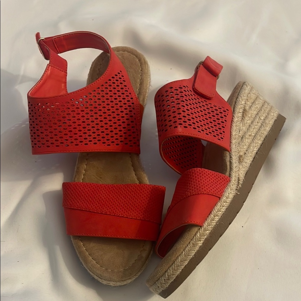 St. Johns Bay Dovray Red Perforated Espadrille Wedge Sandals Womens 7.5M‎